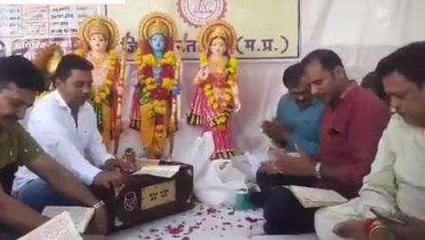 रतलाम: पटवारी संघ ने गुलाब चक्कर धरना स्थल पर अपनी मांगों को लेकर किया सुंदरकांड