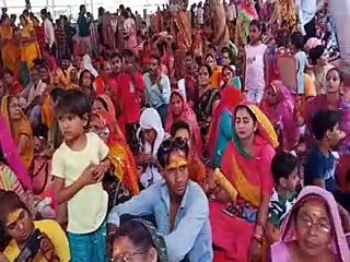 कृषि उपजमंडी स्थित कथा स्थल पर बढ़ती जा रही लोगों की भीड़, आ रहा श्रद्धालुओं का कारवां