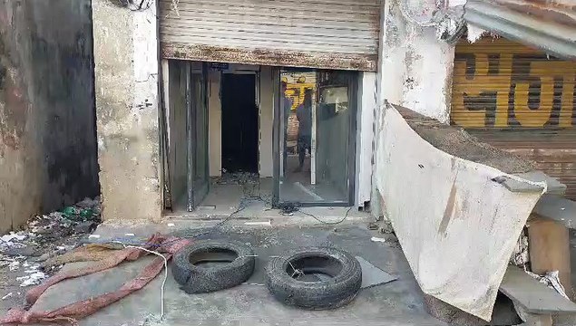 एटीएम उखाड़ ले गए मेवात के बदमाश