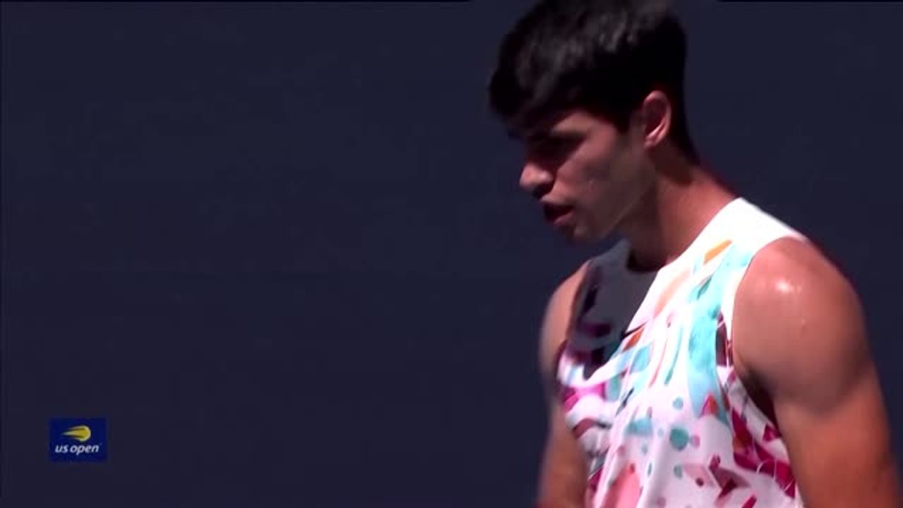 Highlights: Alcaraz erkämpft sich Achtelfinale