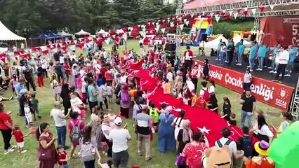 Journée de divertissement et de dédicace au festival des enfants de la municipalité métropolitaine de Bursa