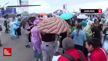 Şiddetli yağışa rağmen TEKNOFEST'e ilgi azalmadı