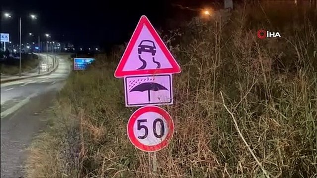 Une voiture se renverse devant un site industriel à Tekirdag