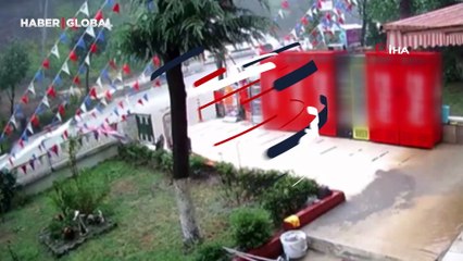 Ölümden döndüler: Samsun'da heyelan ve sele kapıldılar! O anlar saniye saniye kamerada