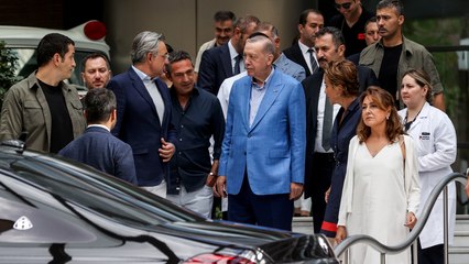 Cumhurbaşkanı Erdoğan, Sabancı çiftini hastanede ziyaret etti