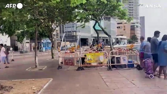 Hong Kong si prepara al super tifone Saola, il piu' forte dal 1949