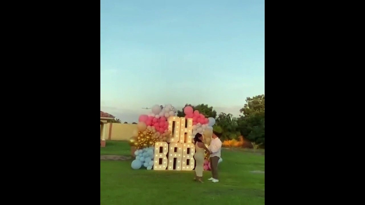 Ils annoncent que leur bébé est une fille avec un avion et ça tourne mal