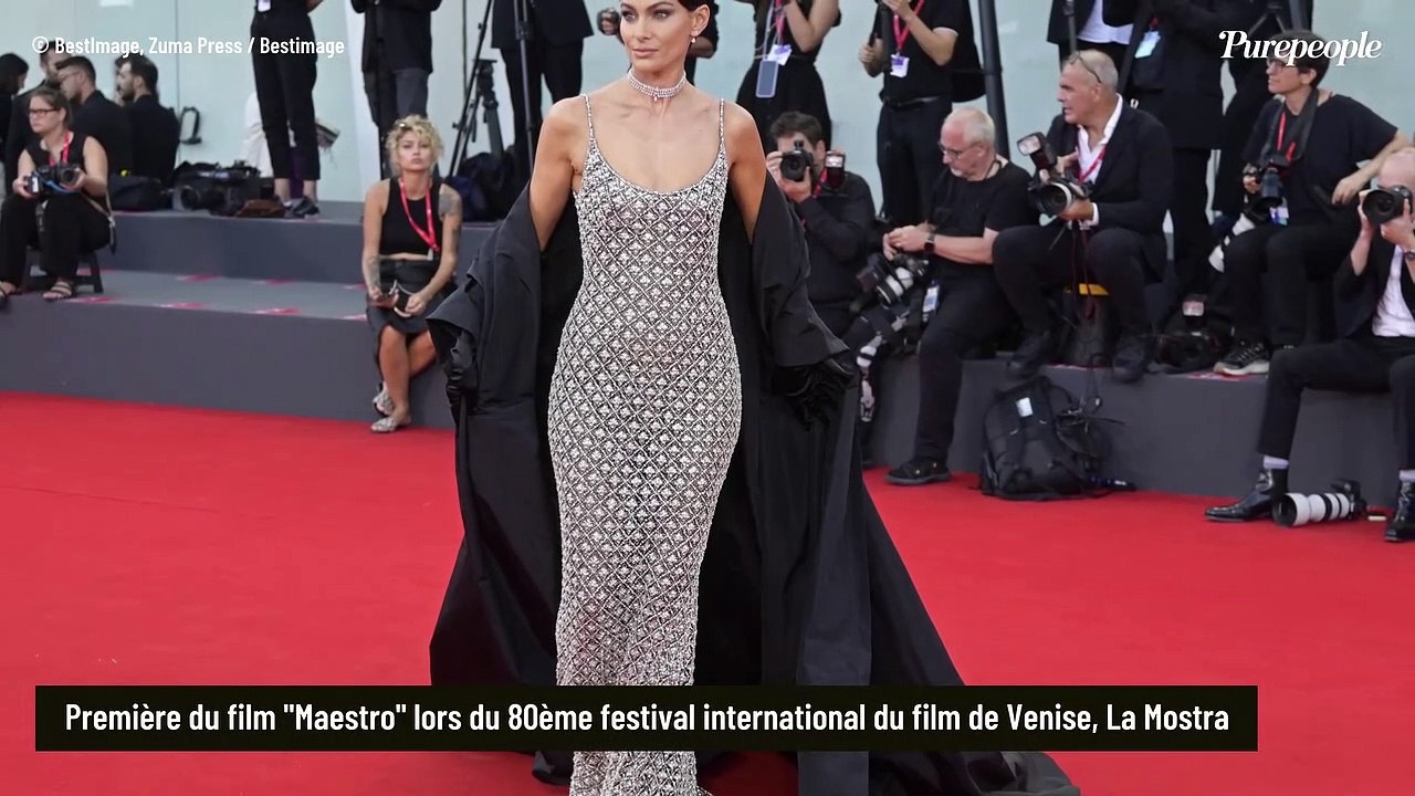 Isabelle Huppert ose un look très original à la Mostra de Venise : l'actrice éblouisante dans sa robe Balenciaga