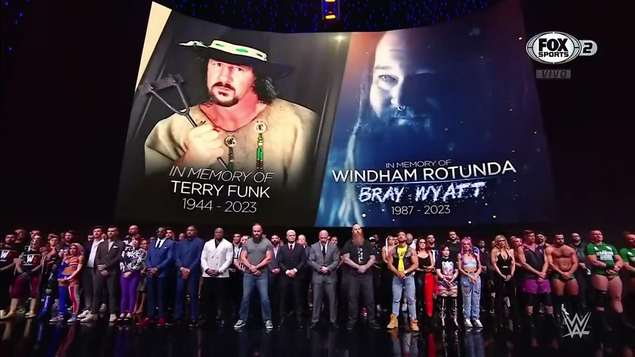 WWE rinde homenaje final a Bray Wyatt - WWE SmackDown 25 de Agosto 2023 Español Latino