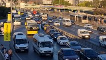 Okullarda uyum haftası başladı, İstanbul'da trafik yoğunluğu oluştu