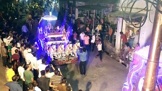 Video : शाही लवाजमे के साथ दूसरे दिन भी निकली तीज माता की सवारी