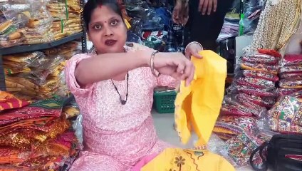 मथुरा वृंदावन और कलकत्ता से आई राधा किशन की पौशाक, देखे वीडियो