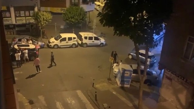 Husumetliler sokakta karşılaştı, ortalık savaş alanına döndü