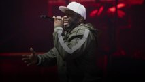 50 Cent blesse une spectatrice en lançant son microphone dans la foule