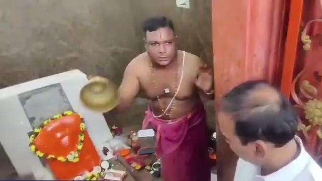 కరీంనగర్: తప్పిన పెను ప్రమాదం.. హనుమాన్ గుడిలో ఈటల ప్రత్యేక పూజలు