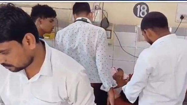 एटा: ऑटो मैजिक में हुई भीषण भिड़ंत, आधा दर्जन हुए घायल