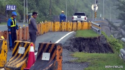 Tải video: Piogge torrenziali e frane, danni a Taiwan per il tifone Haikui