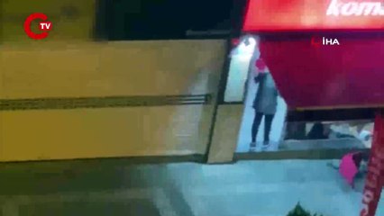 Esenyurt’ta çiğ köftecide 'tekmeli' kavga!