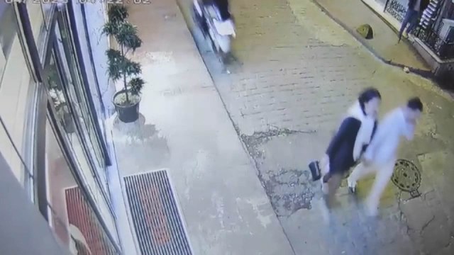 Beyoğlu'nda motosikletle kapkaç yapan şüpheli tutuklandı