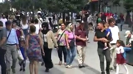 Çocuğa sahte oksijen maskesi takıp dilendi