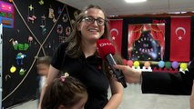 Les élèves de 1re et 9e années installés dans leurs salles de classe à Ankara