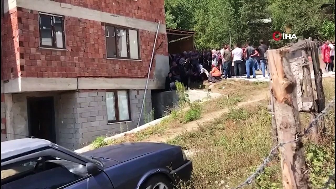 La jeune fille qui s'est suicidée après une bagarre meurtrière entre ses deux cousins ​​a été enterrée