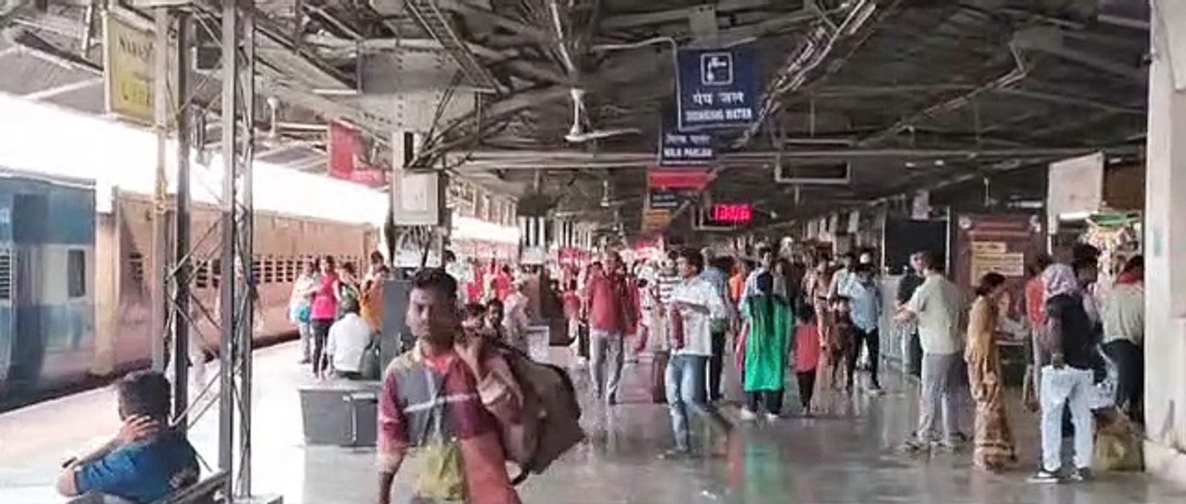 झपकी लेते ही शातिर कर लेते है ट्रेन से मोबाइल व कीमती सामान पर, रेलवे पुलिस व बल का है यह चौकाने वाला जवाब
