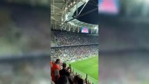 Beşiktaş Stadyumu'nda tarihi anlar! Futbolcular ve taraftarlar Filenin Sultanları'nın final maçını izledi