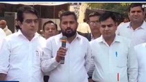 अलीगढ: हापुड की घटना को लेकर अधिवक्ताओं में आक्रोश, प्रदर्शन कर किया कार्य बहिष्कार