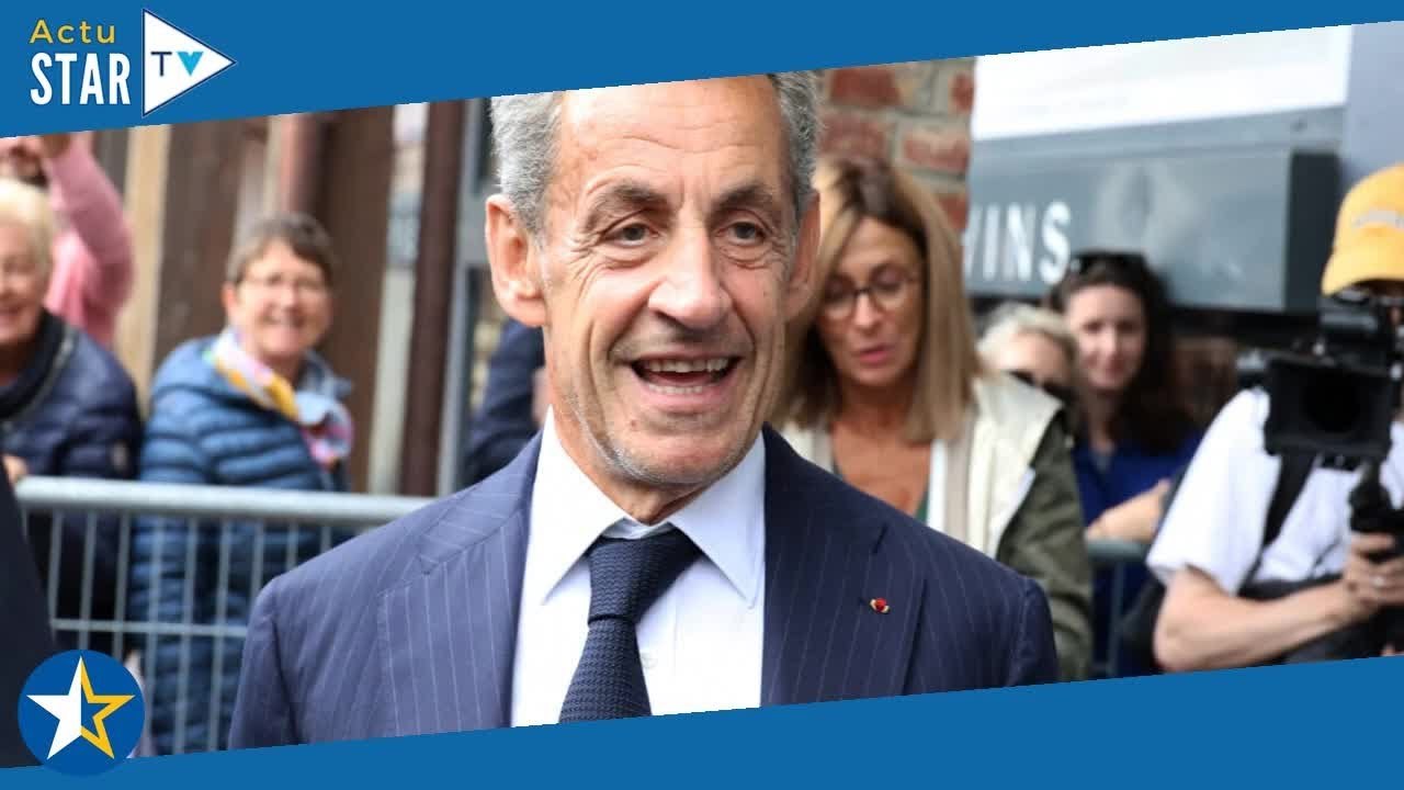PHOTOS Nicolas Sarkozy  Sa fille Giulia, petite ado stylée aux cheveux longs, le surveille de près