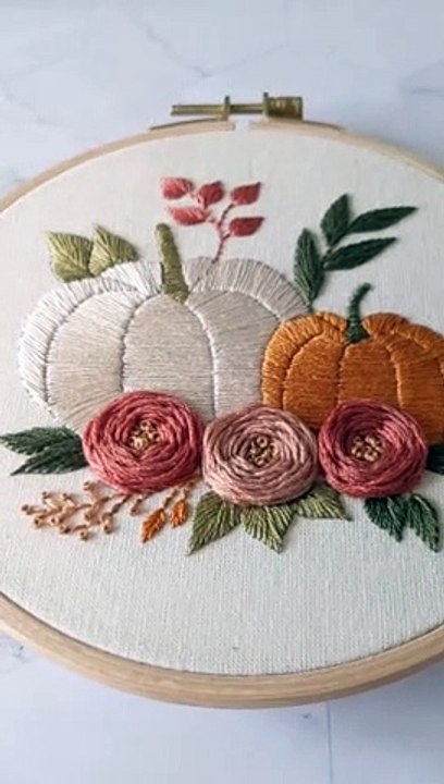 Kit de broderie automnale, broderie pour les débutants, citrouilles d'halloween, fleurs d'automne