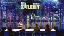 Participante de Got Talent pisa vidrio descalza