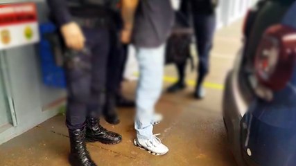 Fazendo manobras perigosas, entregador é detido pela GM