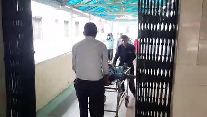 Tải video: कोर्ट के फैसले के बाद युवक ने जहर खाकर दी जान