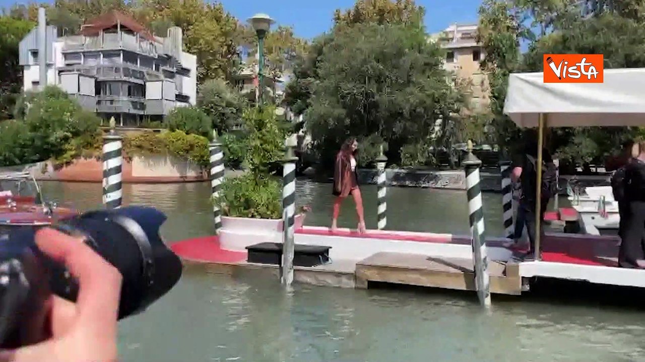 Venezia 80, attori, registi e influencer sbarcano al Lido per la Mostra del Cinema