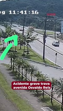 Câmera mostra que motorista invadiu pista contrária e bateu de frente com ônibus