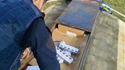 Depois de perseguição por 50 km, carreta com cigarros é apreendida Motorista abandonou o veículo e fugiu correndo por 2 km