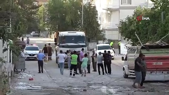 Lors de la démolition du bâtiment gravement endommagé à Malatya, l'information selon laquelle l'engin de chantier se trouvait sous les décombres s'est révélée infondée.