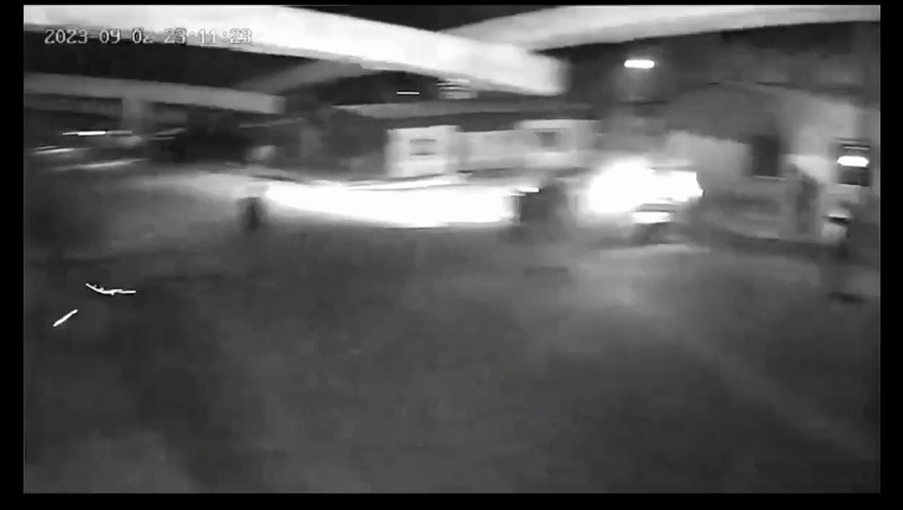 Delincuentes mueren al estallar una granada en su auto