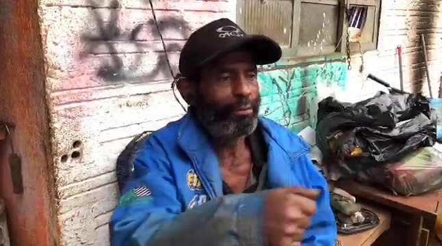 Moradores são despejados e pedem ajuda