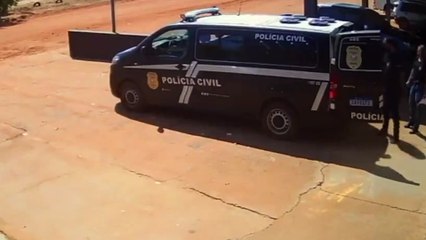 Presos fogem de viatura durante transferência para cadeia; veja fuga