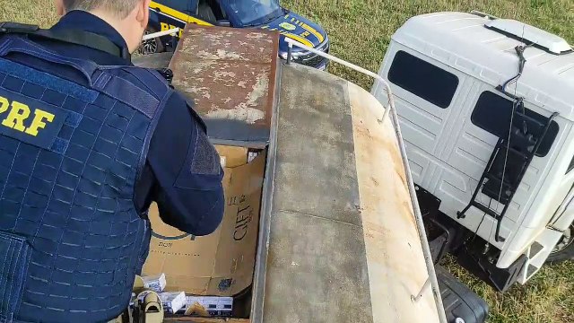 Carreta carregada com cigarros contrabandeados é apreendida no Paraná