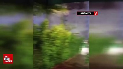 Sağanak yağmur Antalyalılar için eğlenceye dönüştü