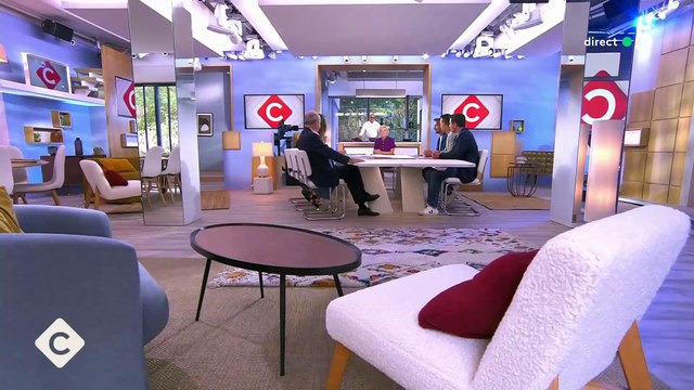 Regardez les premières images du retour de C à vous sur France 5 hier soir avec un nouveau générique mais aussi les 2 petits nouveaux qui rejoignent l'équipe