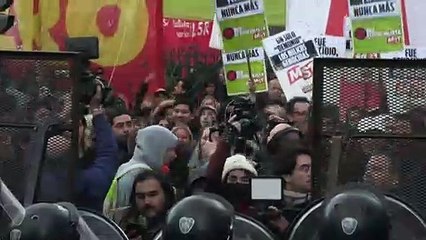 Miles repudian en Argentina polémico homenaje a víctimas de la guerrilla