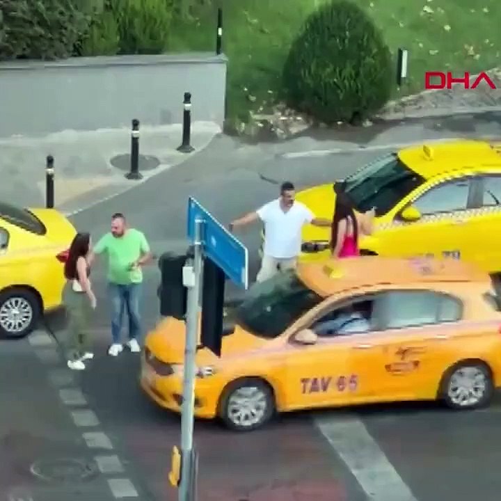 Beyoğlu'nda taksici ile kadınların kavgası