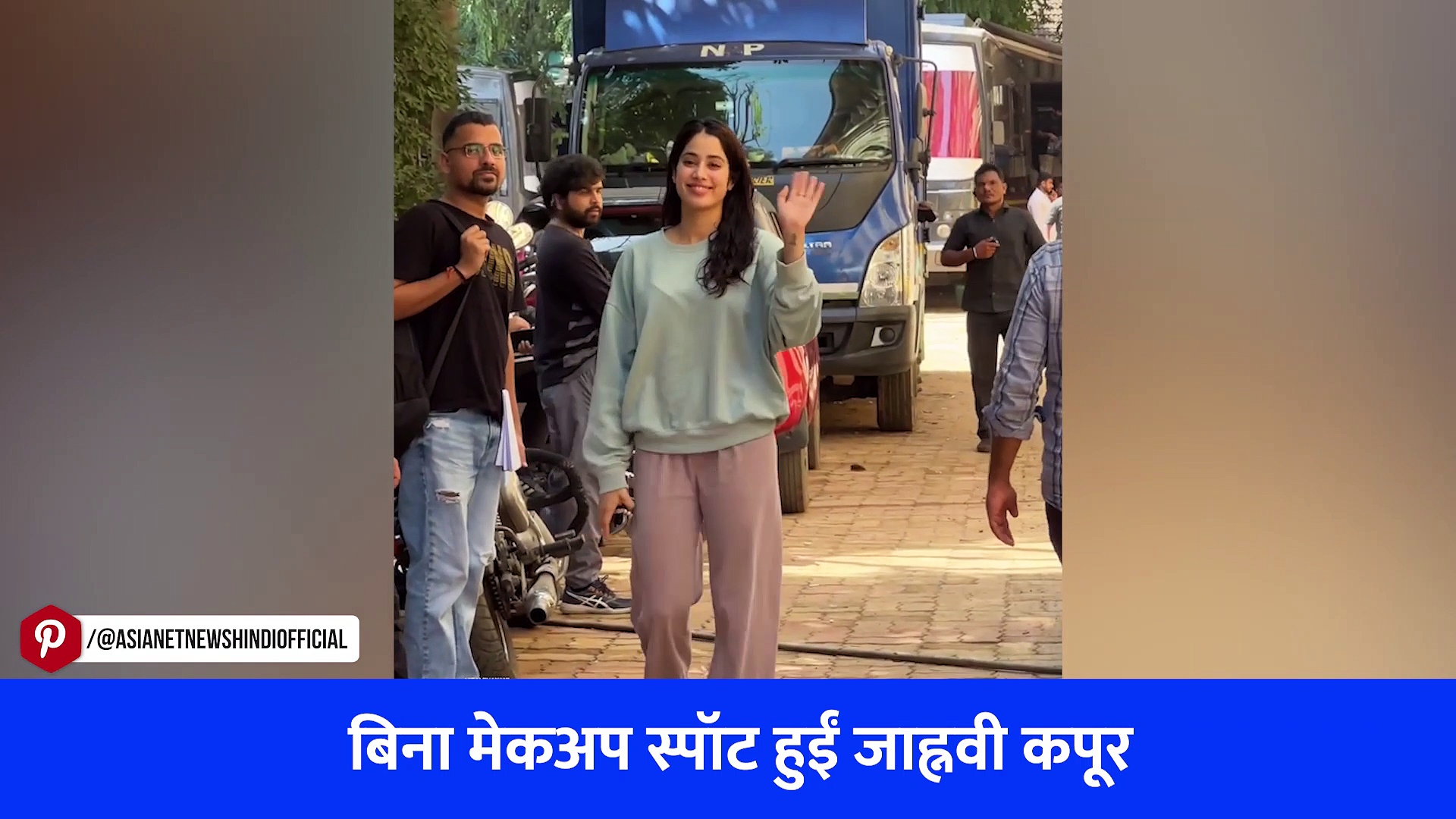 भीगे बाल और बिना मेकअप खूबसूरत दिखीं जाह्नवी कपूर, VIRAL VIDEO में देखें अदाएं