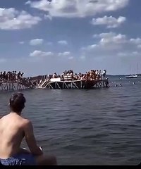 Cerca de 60 estudantes caem em lago após colapso de cais em Wisconsin