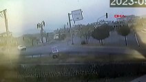 Gaziantep'te Kamyonet ile Motosiklet Kaza Anı Güvenlik Kamerasında