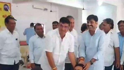 झुंझुनूं: रक्तदान शिविर में पहुंचे कांग्रेस जिलाध्यक्ष ने राजनीति इतर कही ये जरूरी बात, सुनिए